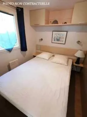 Campsite Camping 4 Etoiles - Piscine - Eechdg