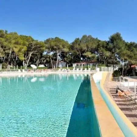 Campsite Camping 4 Etoiles - Piscine - Eechdg Castelnau-de-Guers