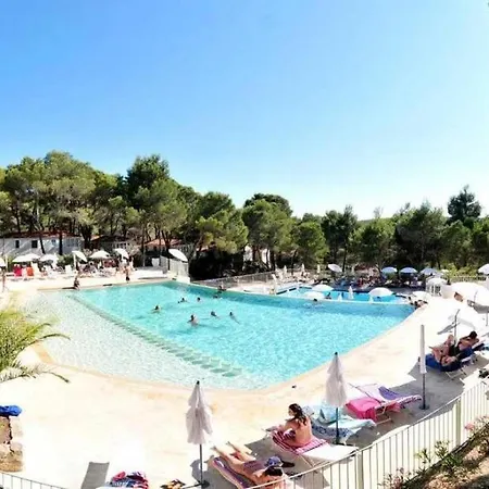 Camping 4 Etoiles - Piscine - Eechdg Campsite Castelnau-de-Guers